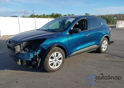 2020 Ford Escape S z USA, uszkodzony, nr VIN 1FMCU0F61LUB57932